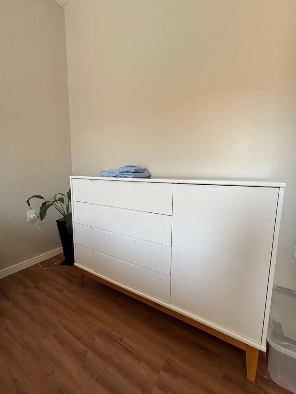 Vendo cômoda em MDF 