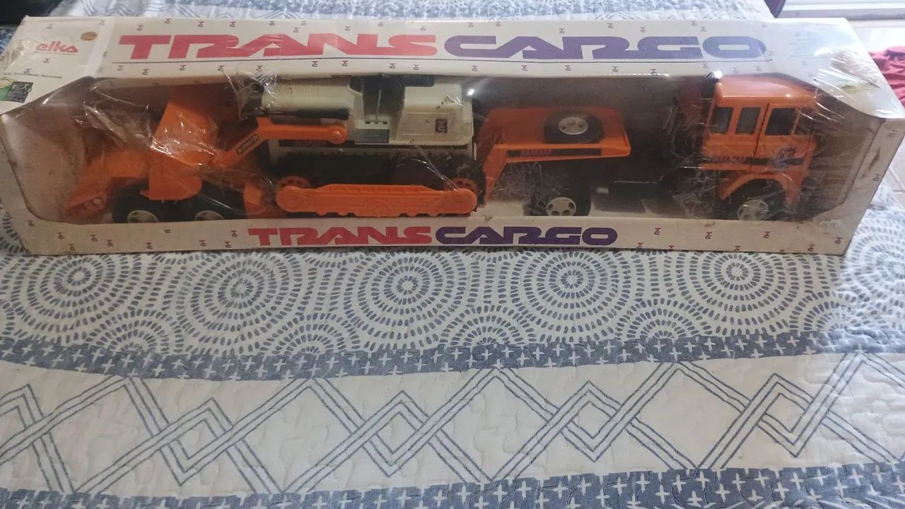 Caminhão Elka trans cargo.