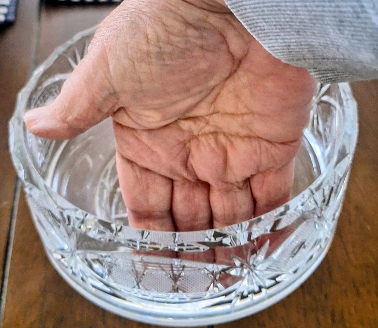 Centro de mesa em cristal lapidado com pé  - Foto 3