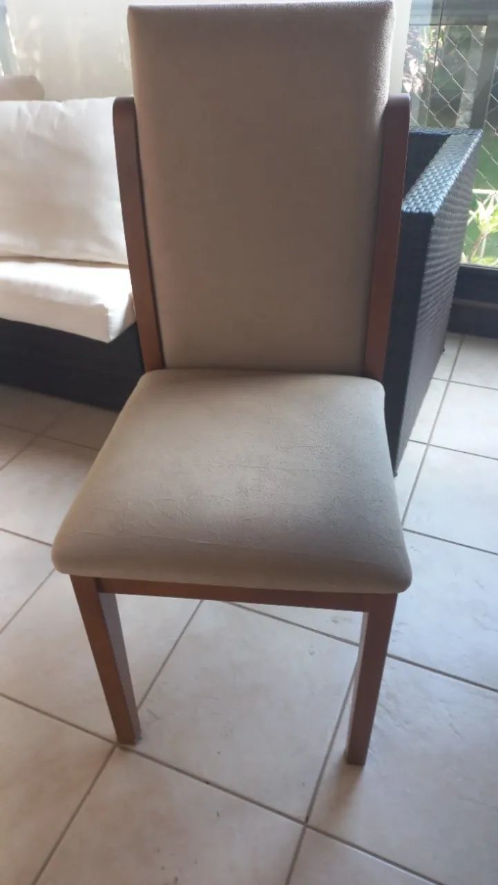 Mesa redonda com 4 cadeiras65082643498497121