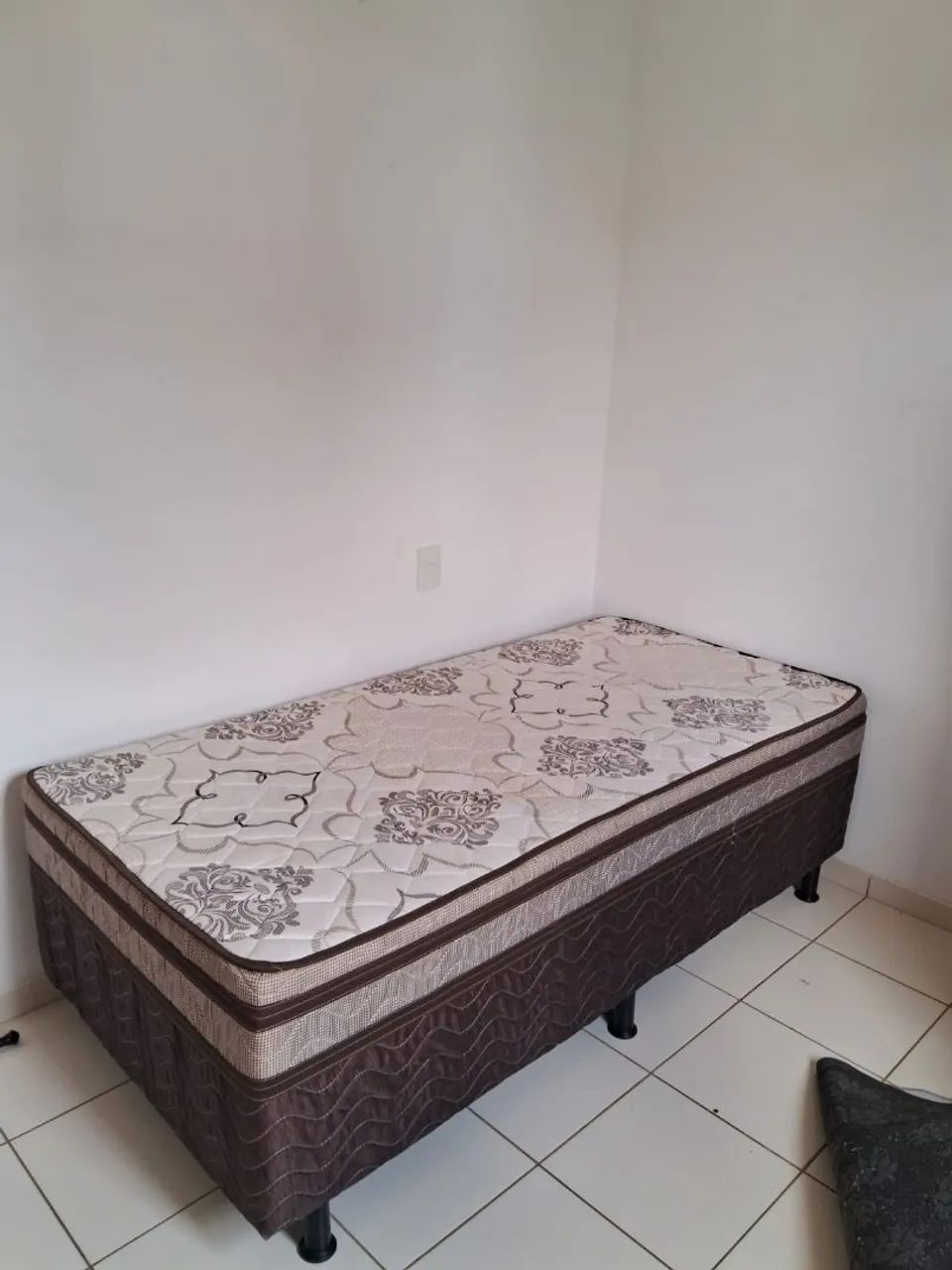 Cama box de solteiro seminova