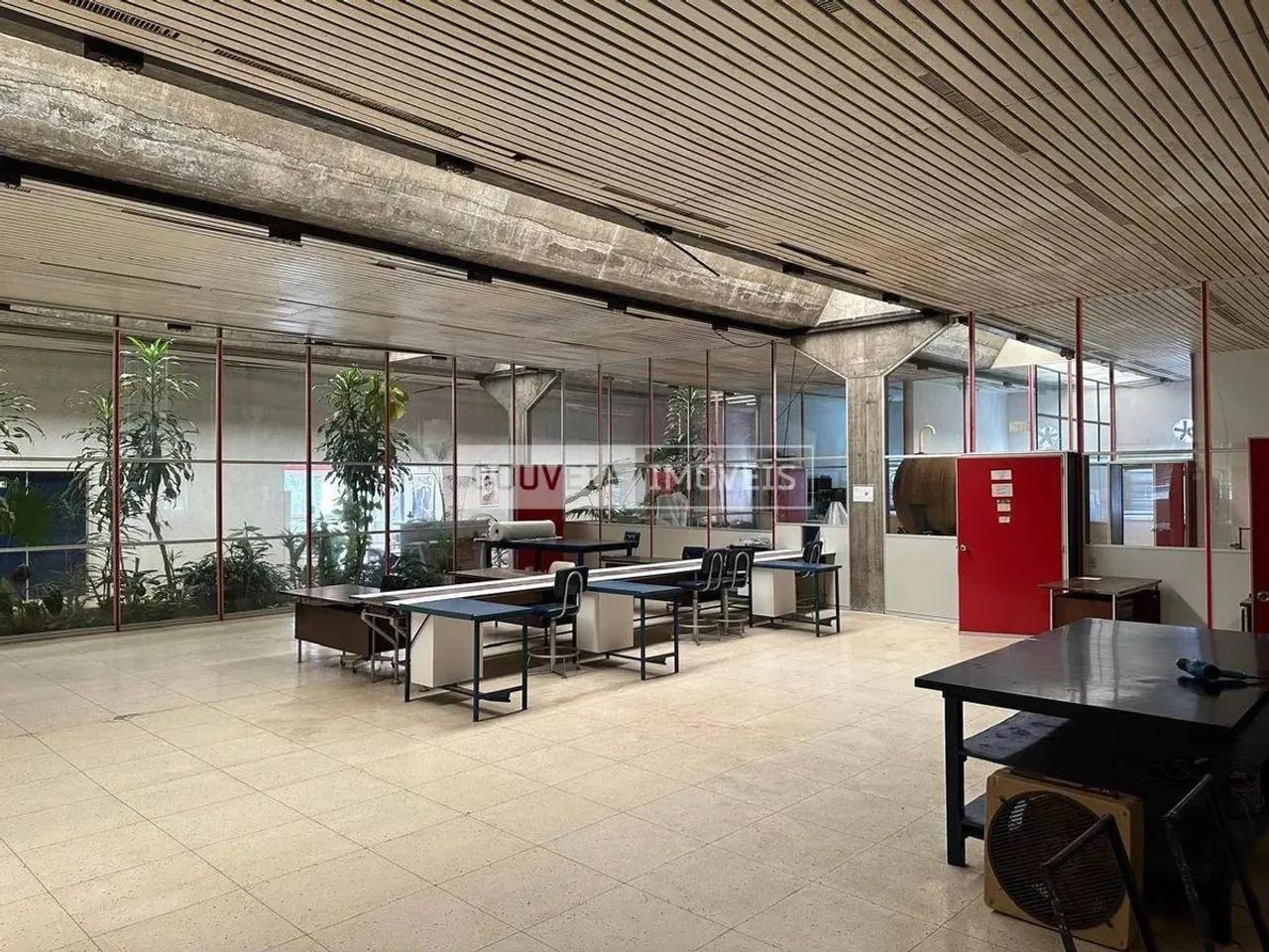 Barracão com 1.050 m² de Área Útil e 24.500 m² de Terreno, aluguel de R$ 32.000 + Taxas - 