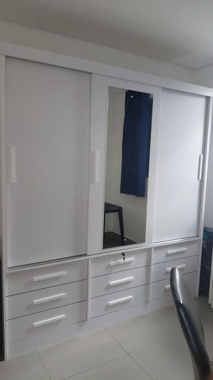 Guarda-roupa casal com espelho - Foto 4