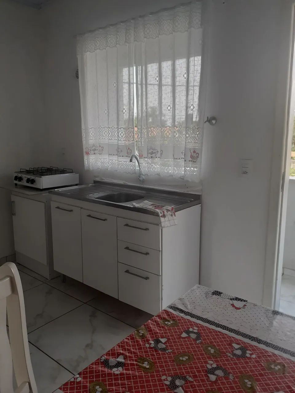 ALUGA-SE KITNET MOBILIADA NO BAIRRO PASSO DO GADO, TUBARÃO  - Foto 4