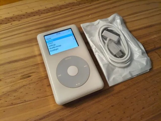 iPod Classic 4ª Geração Colorido - 128GB - bateria nova + cabo - Foto 3