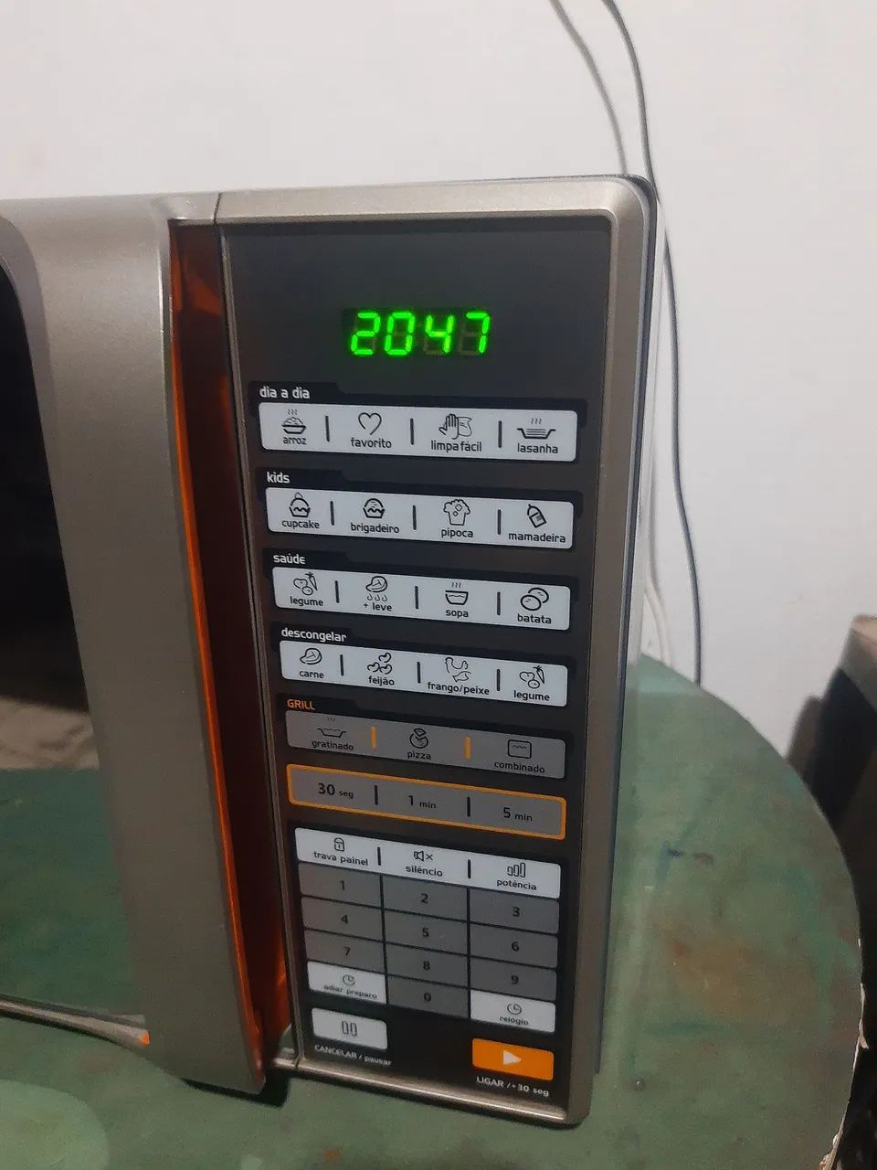 Microondas grill Midea 30 litros  - Foto 2
