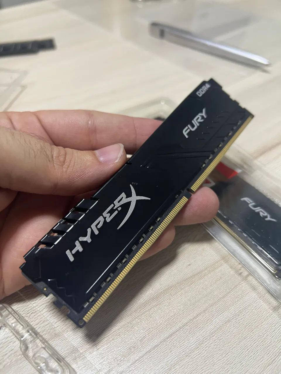 Memória ddr4  hyperx dois pentes de 8 gigas  cada 