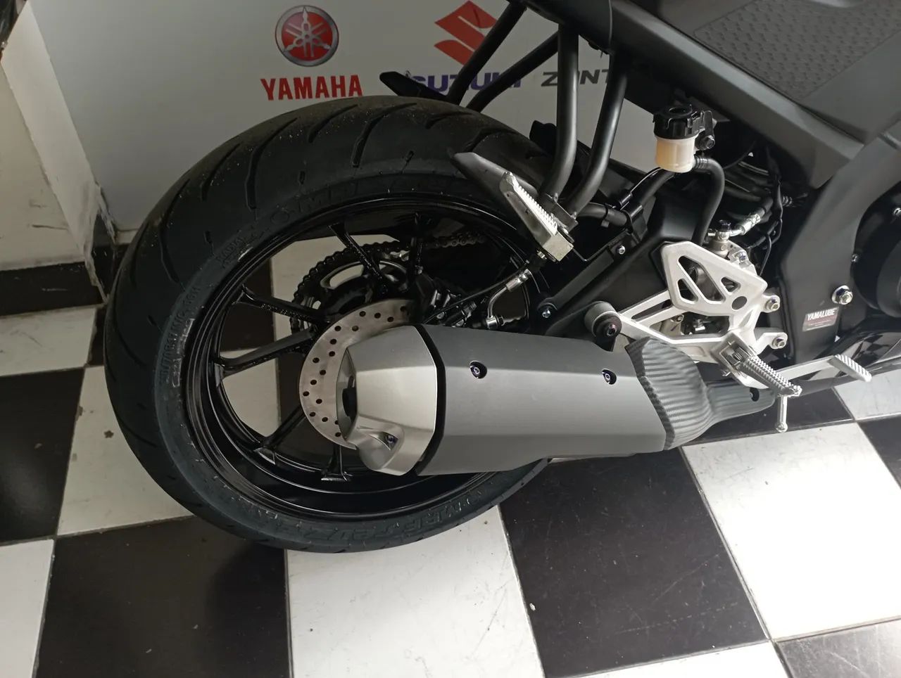 YAMAHA R15 - Foto 4