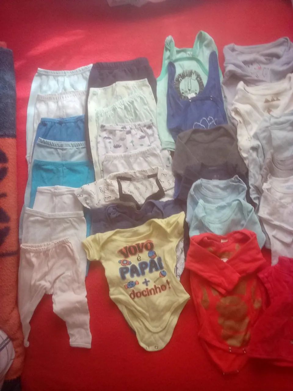 Lote de roupa de bebê (menino) 34 peças  - Foto 2