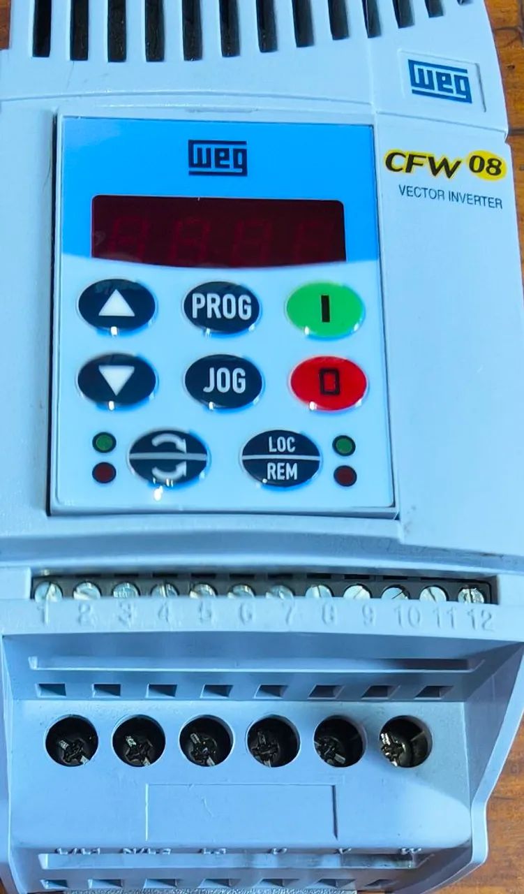 Inversor de frequência cfw08 2cv . tensão de trabalho 220v . corrente de saída 7A - Foto 3