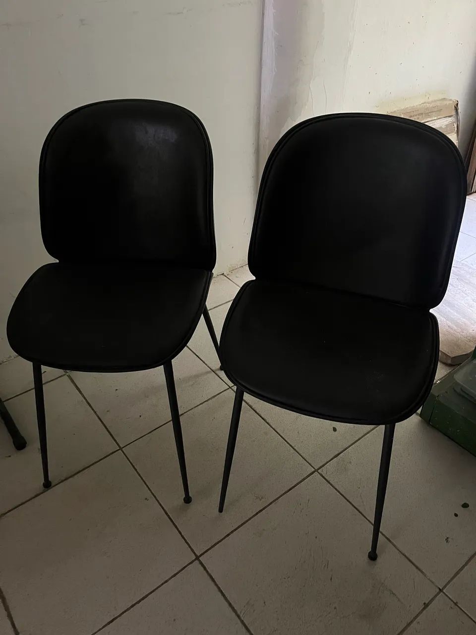 2 cadeiras pretas  - Foto 2