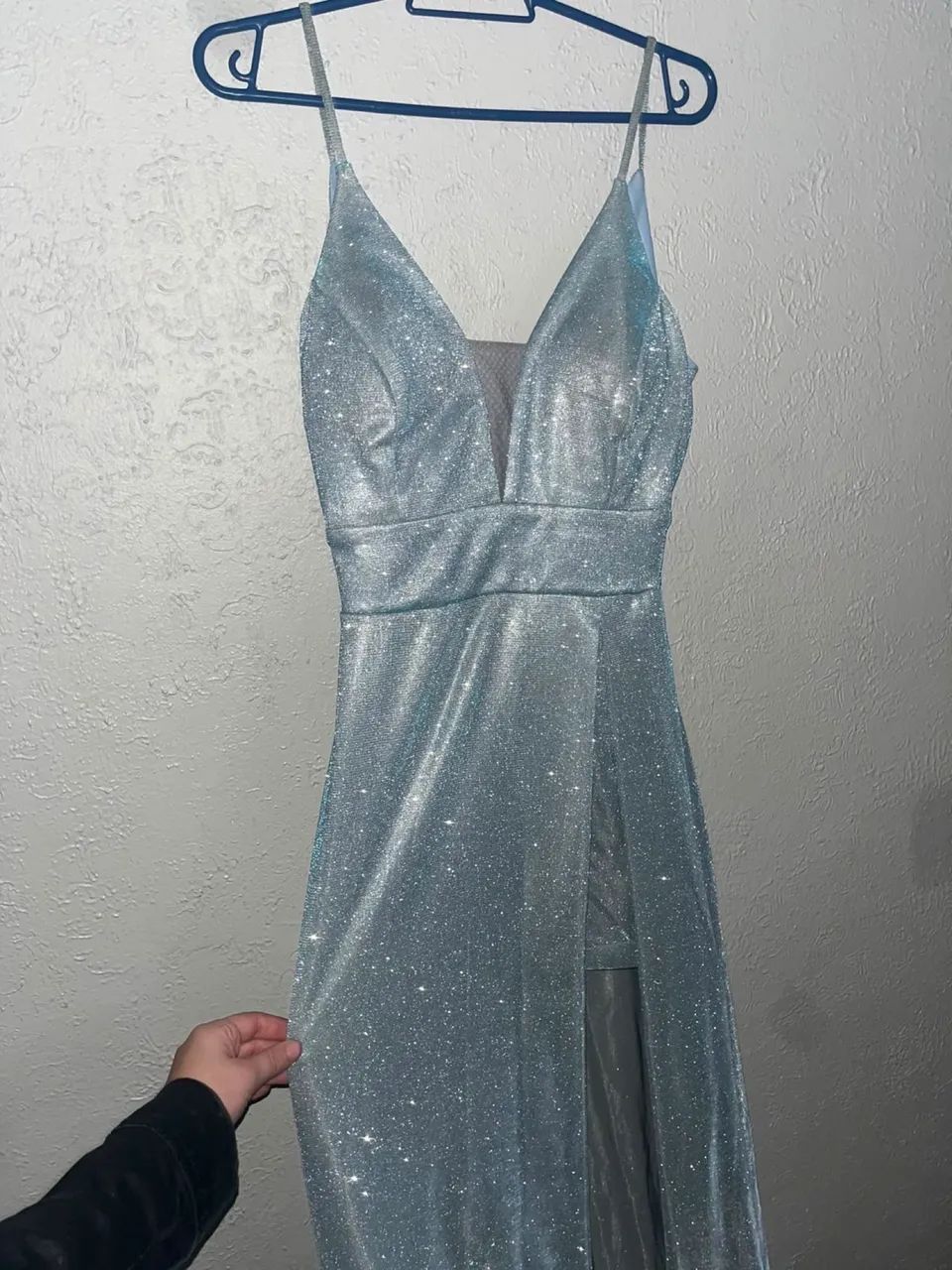 Vestido longo com fenda