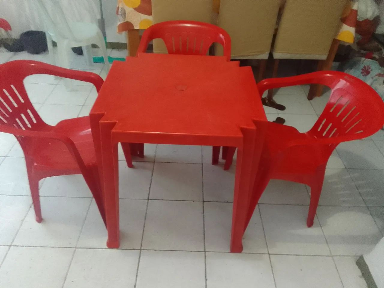 Mesa e cadeira 