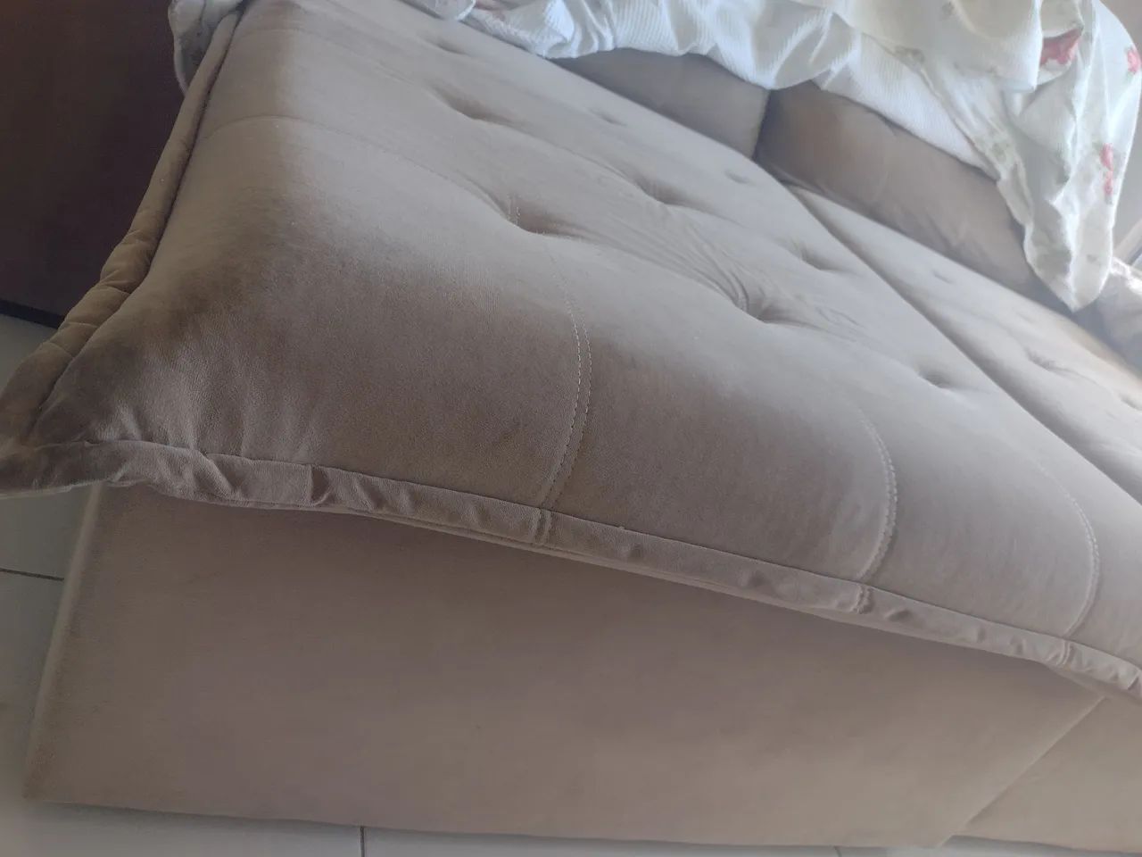 Sofá-cama muito confortável 