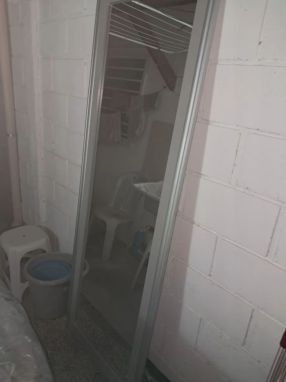 Porta de guarda roupa de correr com espelho em perfeito estado  - Foto 2