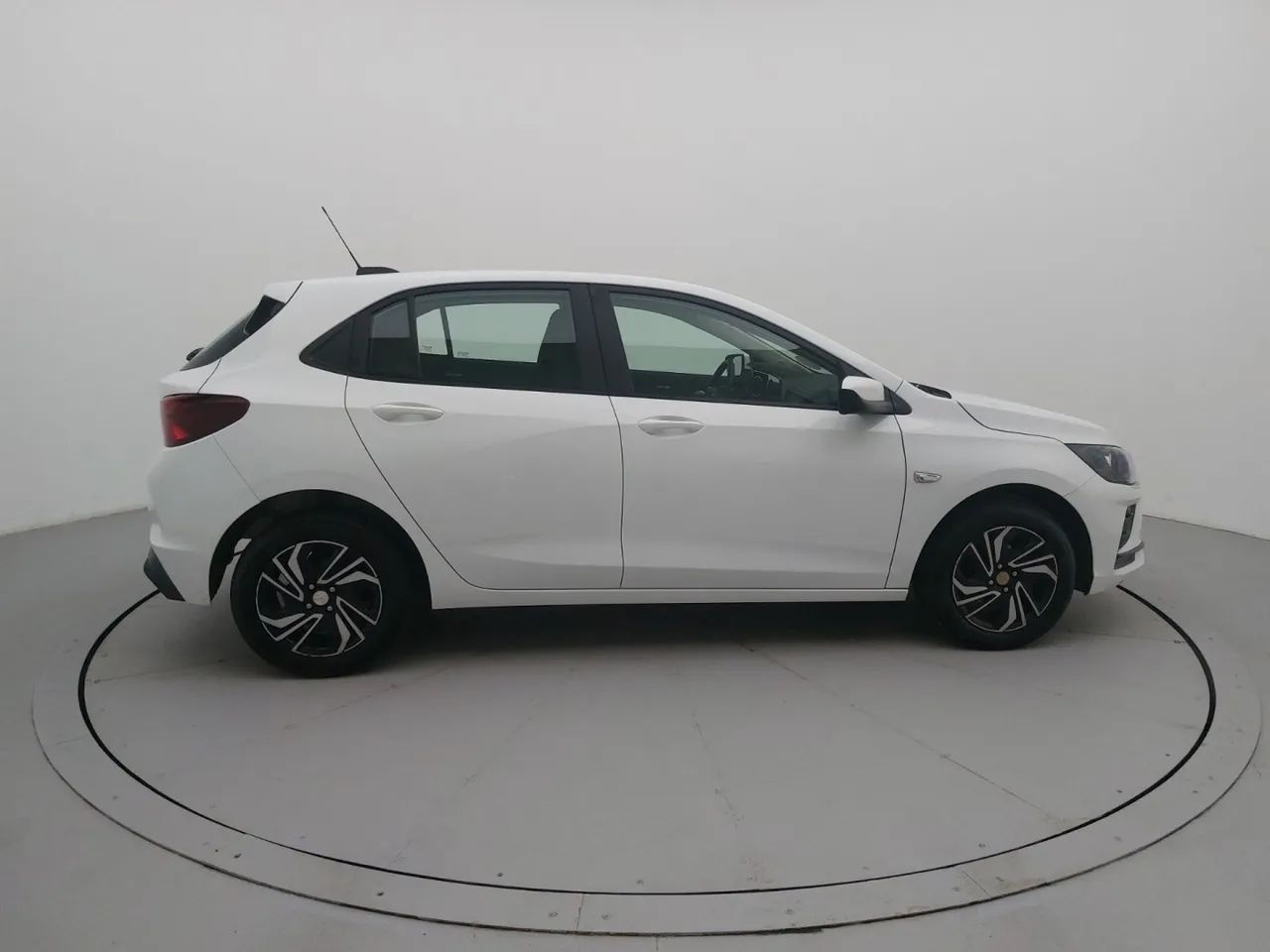 Chevrolet Onix Hatch 1.0 12V Flex Mec. 4P, foto 6 de 18