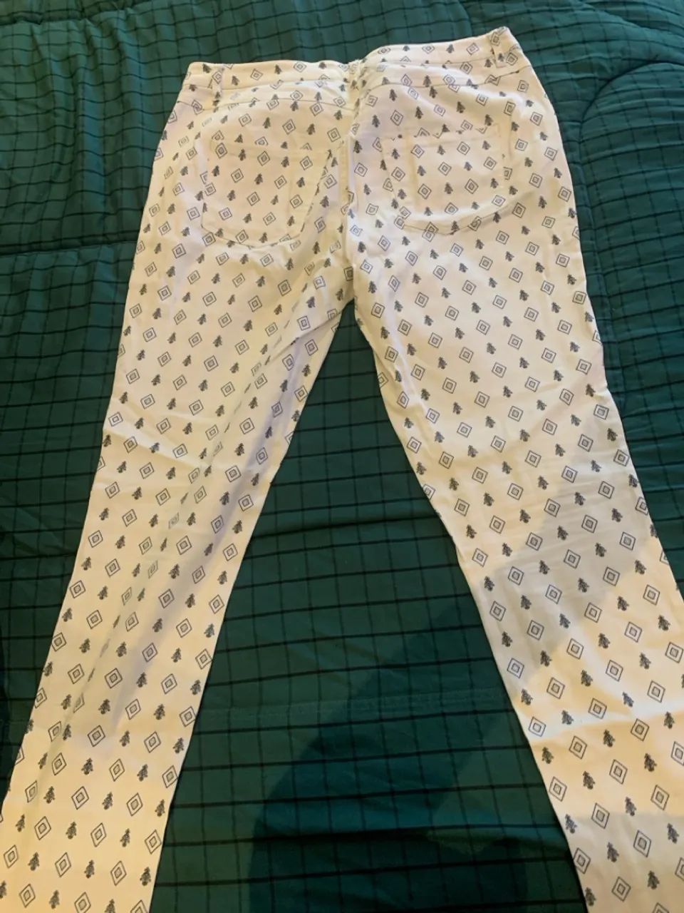 Calça branca com estampas  - Foto 3
