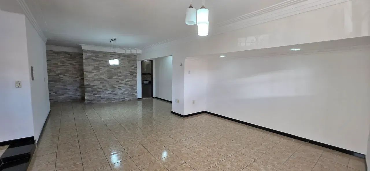 Vende-se casa no Cristo grande e com 3 suítes - Foto 2