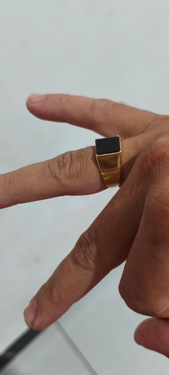 ANEL EM OURO 18 COM PEDRA ONIX