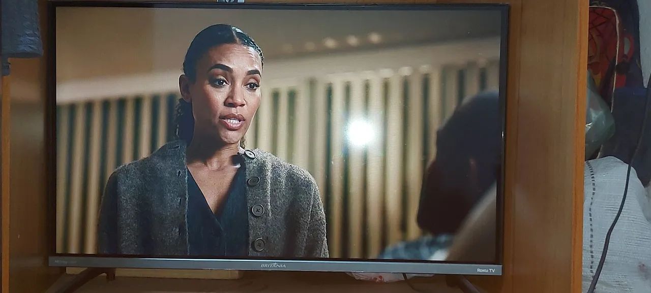 TV 32 polegadas roku britania 