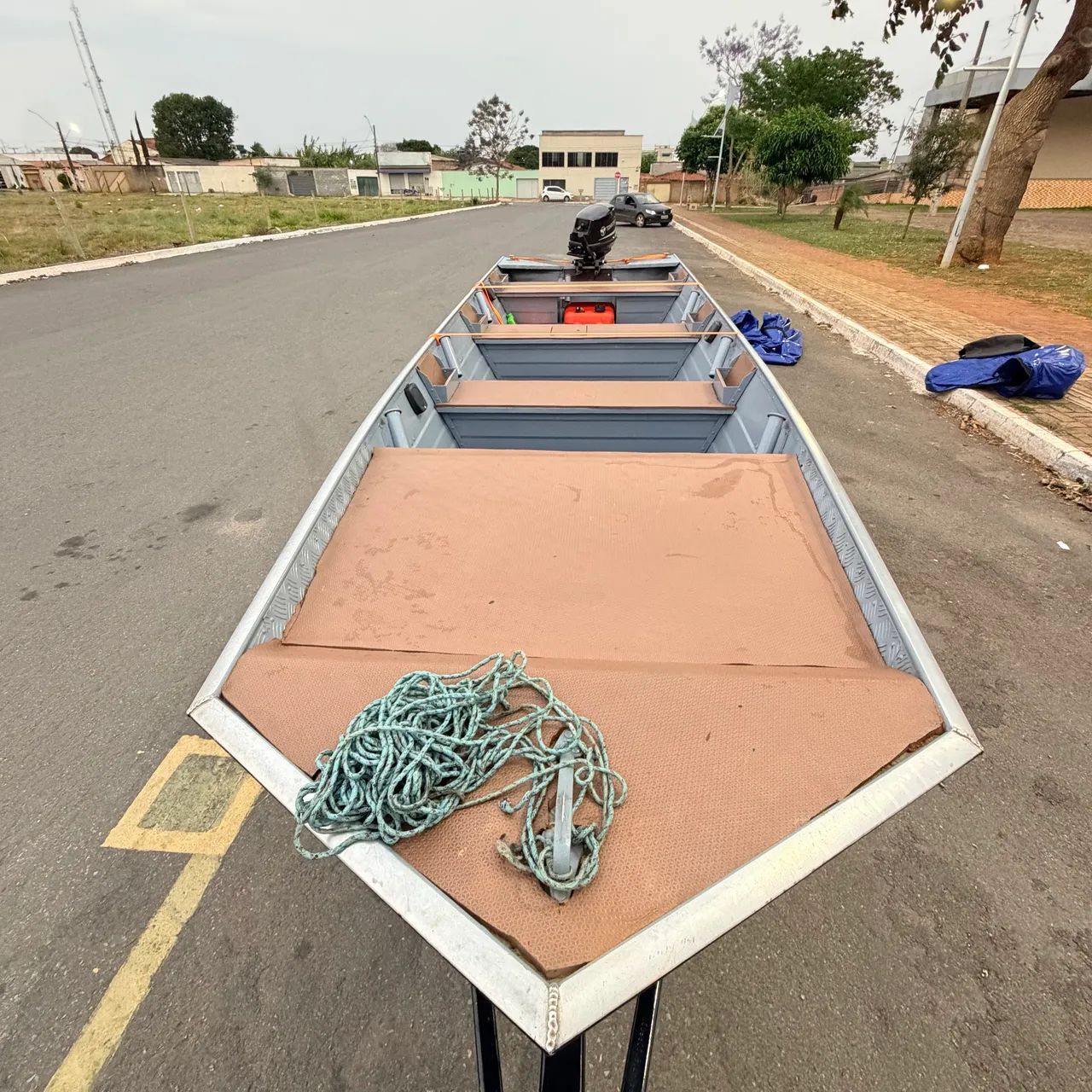 VENDE-SE CANOA COMPLETA PARA PESCA.?
