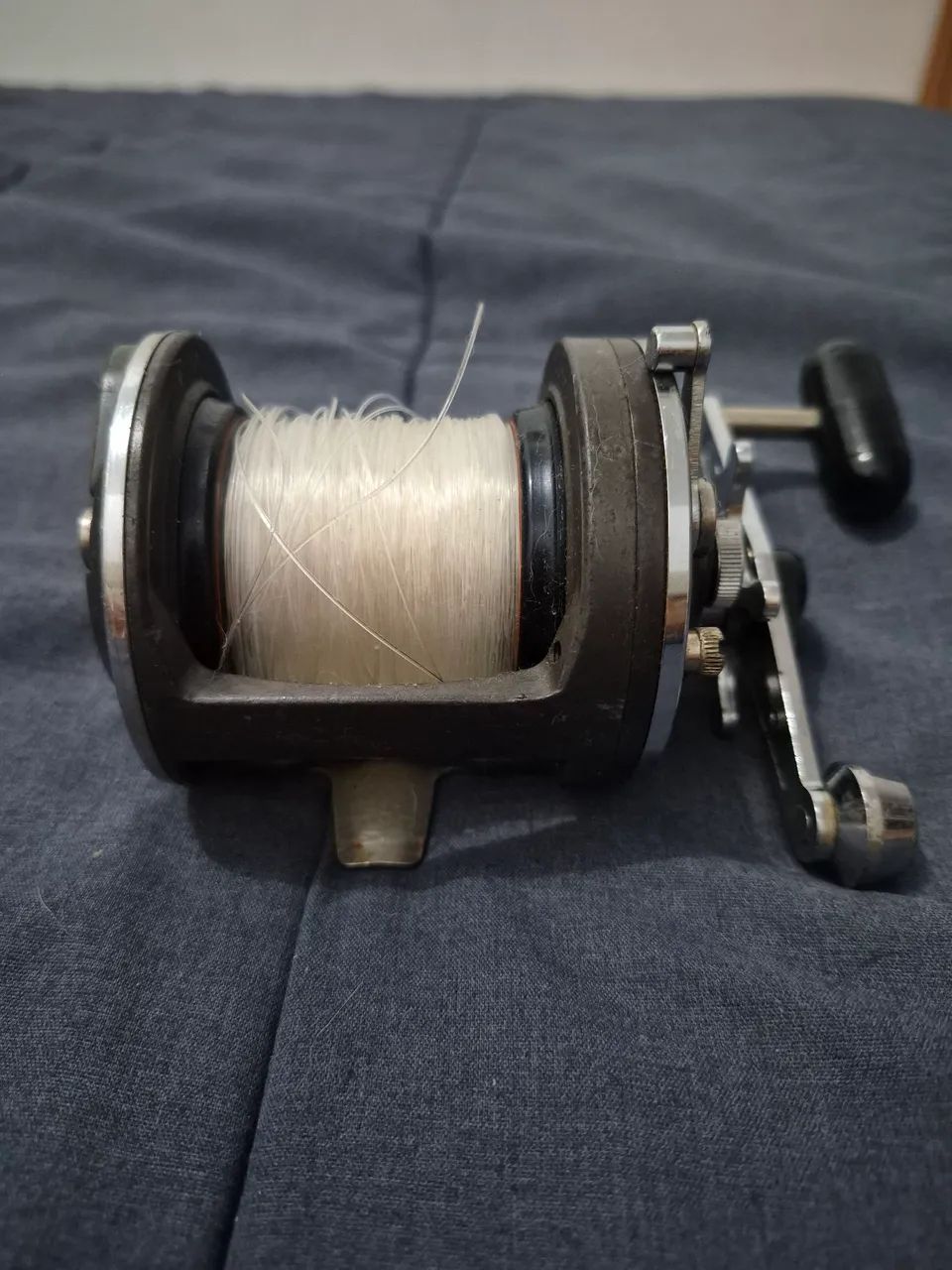 Carretilha Daiwa magforce sealine SMF170H - Foto 5