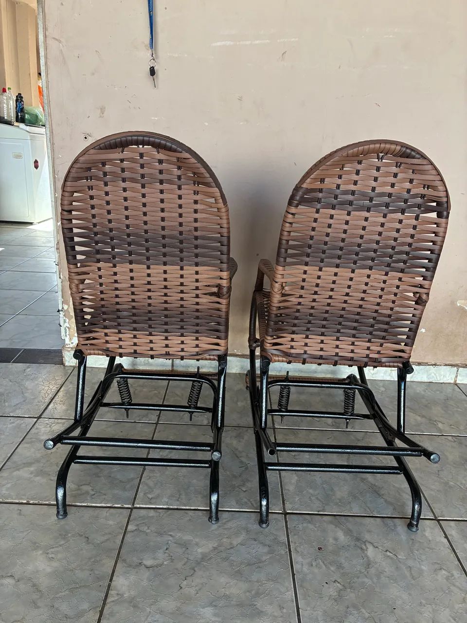 Vendo 2 cadeiras de balanço infantis em fibra sintética  - Foto 4