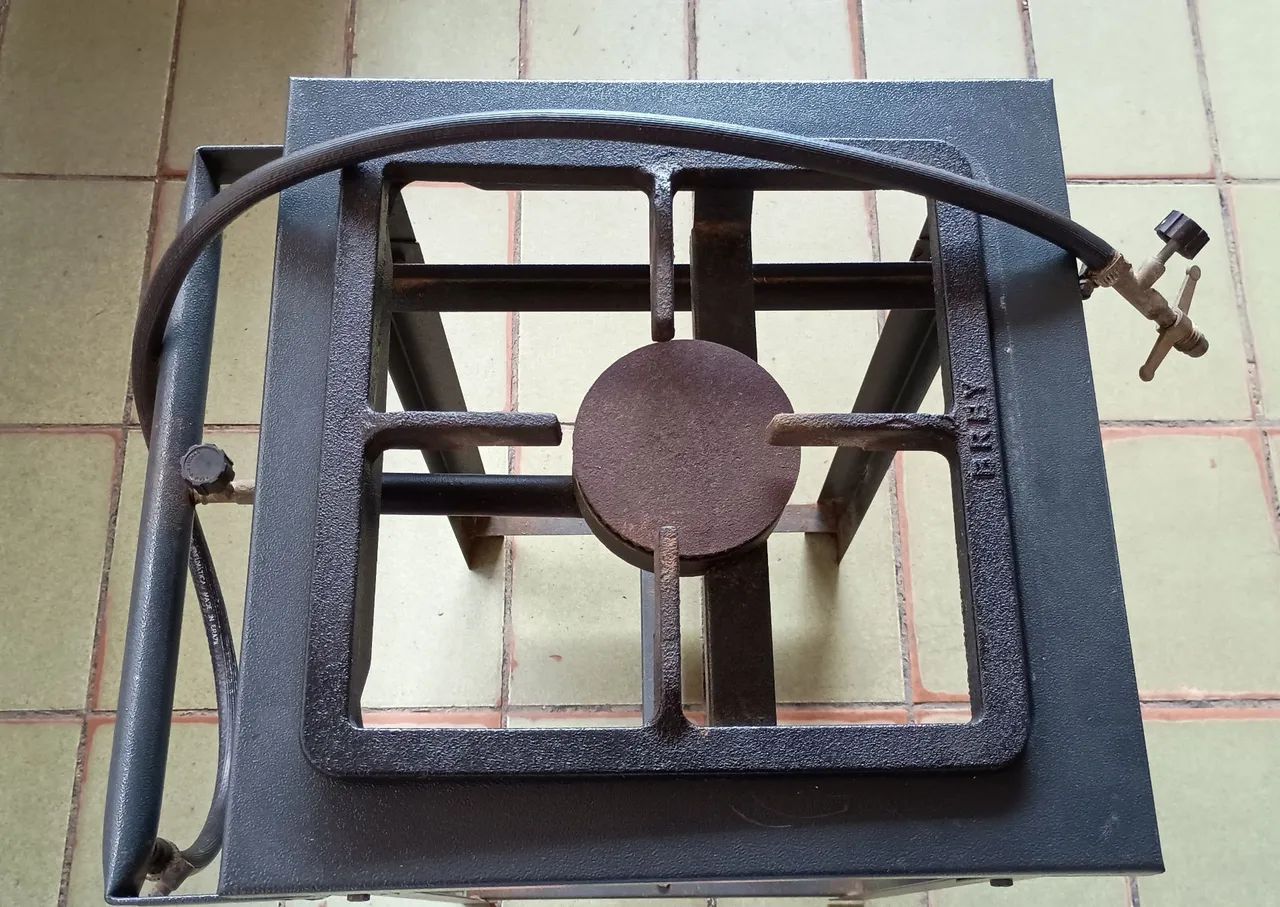 Fogão a gás, uma boca. 