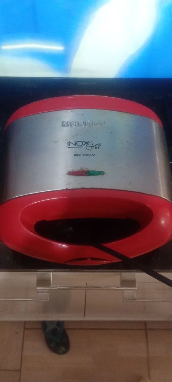 Vendo sanduicheira semi-nova
