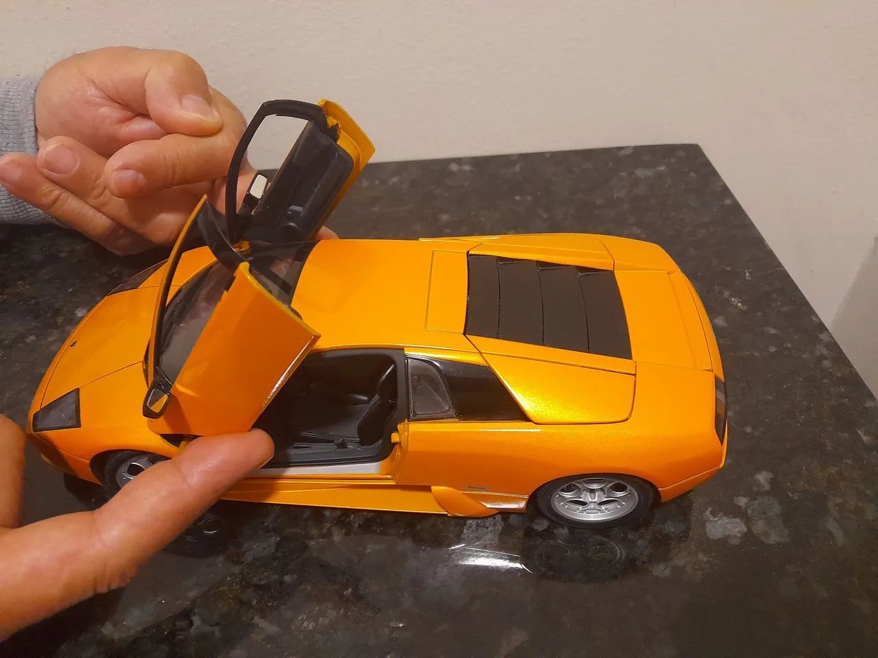 Miniatura Lamborghini Murciélago 1:18 Autoart  - Foto 4