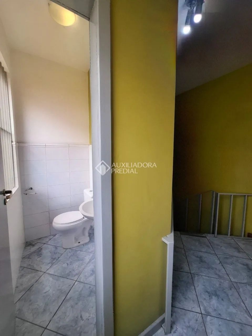 Sala Comercial Mobiliada com Sobre Sala - Pronta para Uso, disponível no bairro Capoeiras - Foto 4
