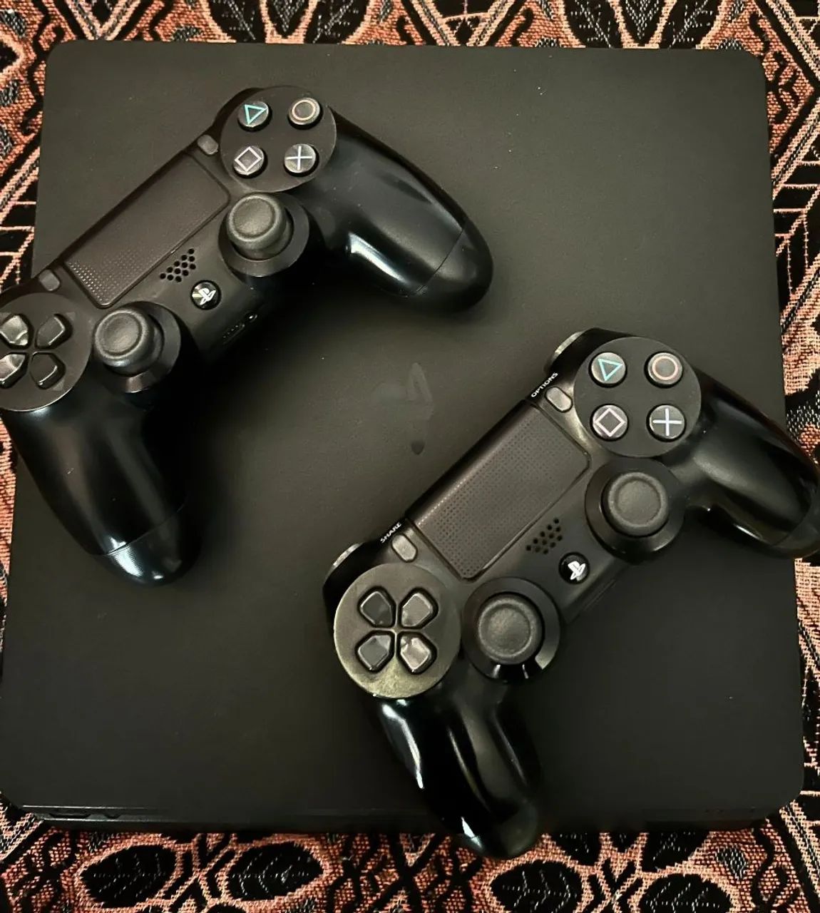 VENDO PS4 SLIM 1TB 2 CONTROLES