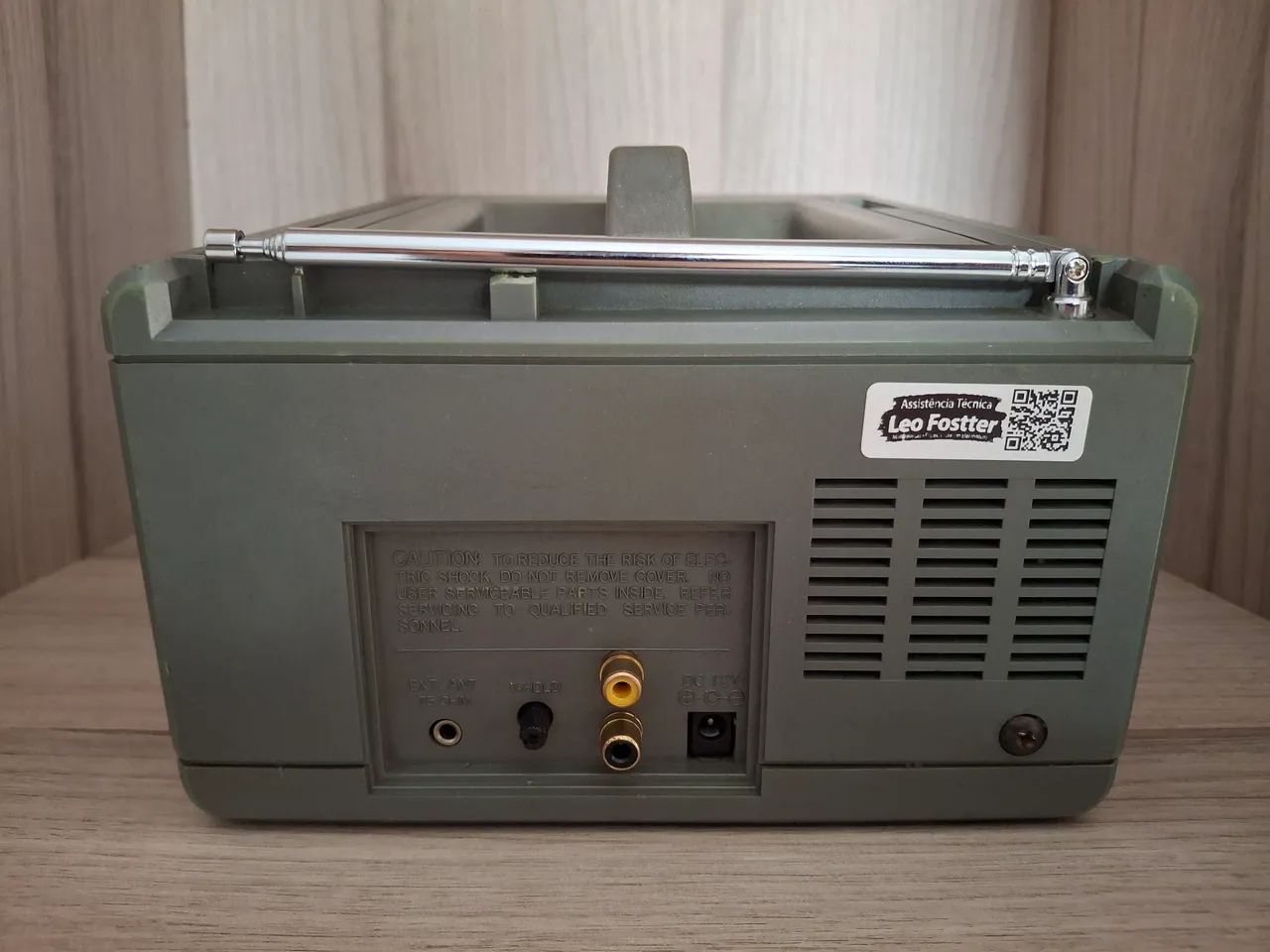 TV PORTÁTIL DE TUBO 5" POLEGADAS PRETO E BRANCO C/ RÁDIO AM/FM. (RARIDADE)<br> - Foto 2