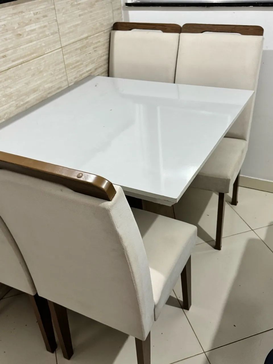 Mesa com 4 cadeiras  - Foto 2