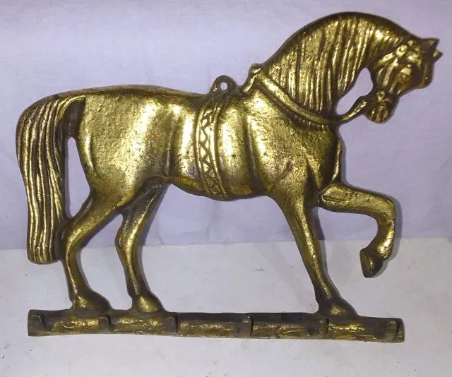 Grande Claviculário Parede Bronze  dourado maciço feitio Cavalo possui 6 ganchos
