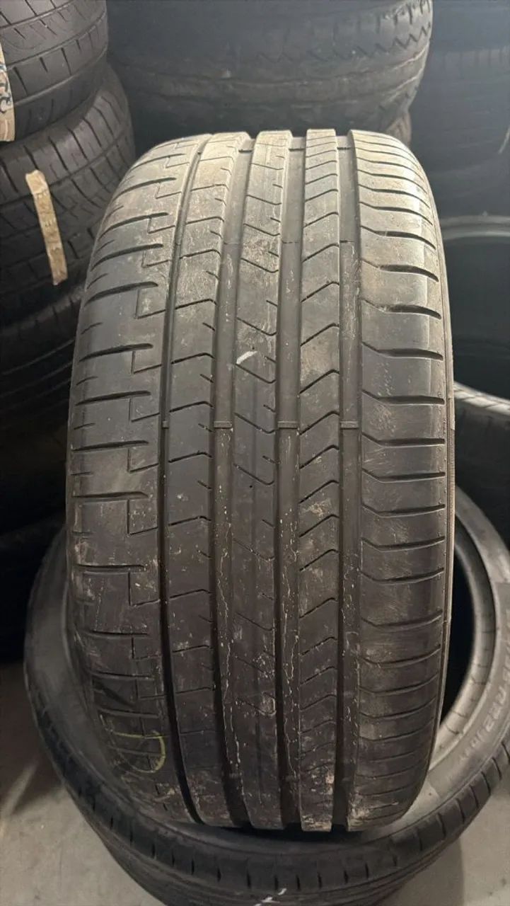 Pneu 275/35/22 marca Pirelli - Peças para carros, vans e