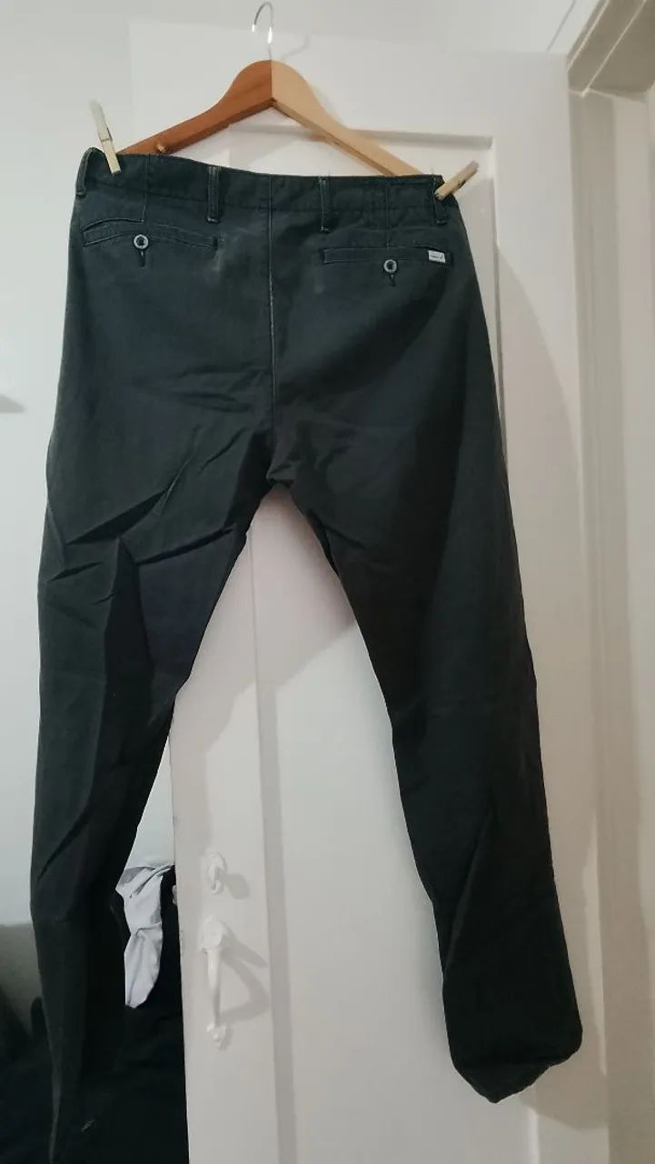 Calça em tecido chino