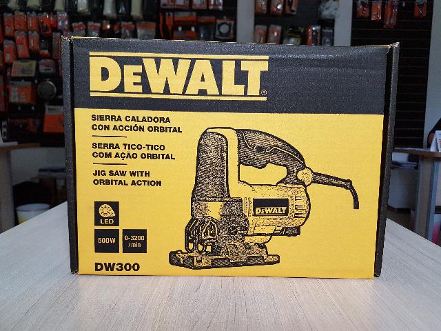 Serra Tico-tico 500W c/ base ajustável DW300 DeWalt - Foto 4