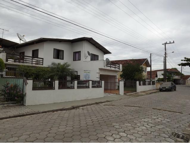 Sobrado central na Praia c/ 03 suítes mais 04 dormitórios! Ideal para aluguel de quartos - Foto 14