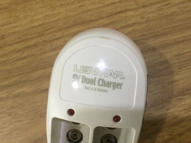 Carregador de baterias 9volts para 2 baterias simultaneamente  - Foto 2