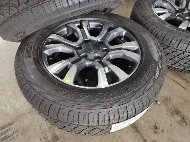 ESTEPE RANGER ARO 18" C/ PNEU PIRELLI SCORPION ATR ZERO
