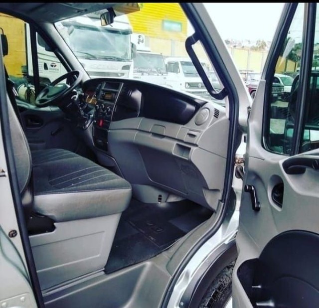 Iveco Daily 35s14 baú 2013 - Foto 3