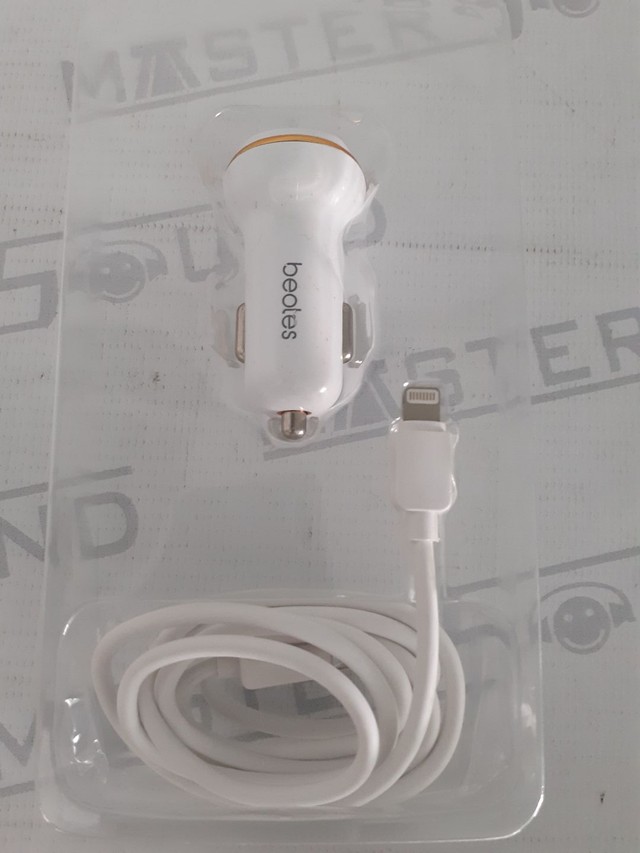 Kit carregador veicular. Com 2 entradas usb, Cabo com entrada lightning. Novo. 