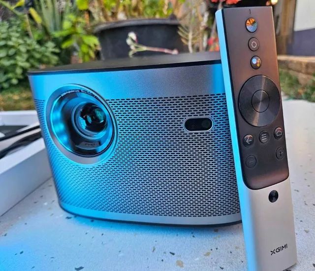 Projetor XGIMI Horizon 2.200 Ansi Lumens, Android TV 10, Som Harman Kardon 500''