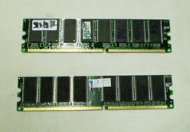 Duas memórias antigas para PC.- Cód. 544 -