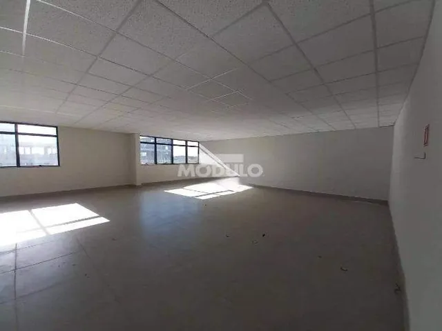 SALA para alugar no Jardim Karaíba