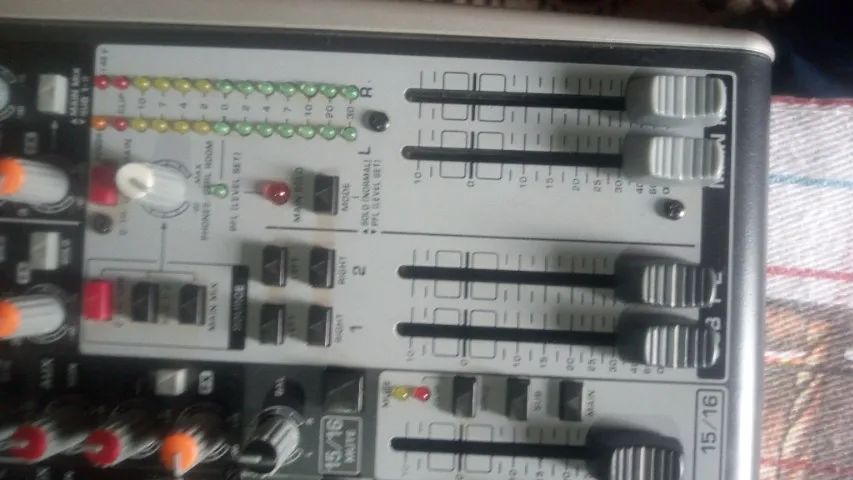 Mesa de som Behringer Xenyx X2222USB - Foto 3