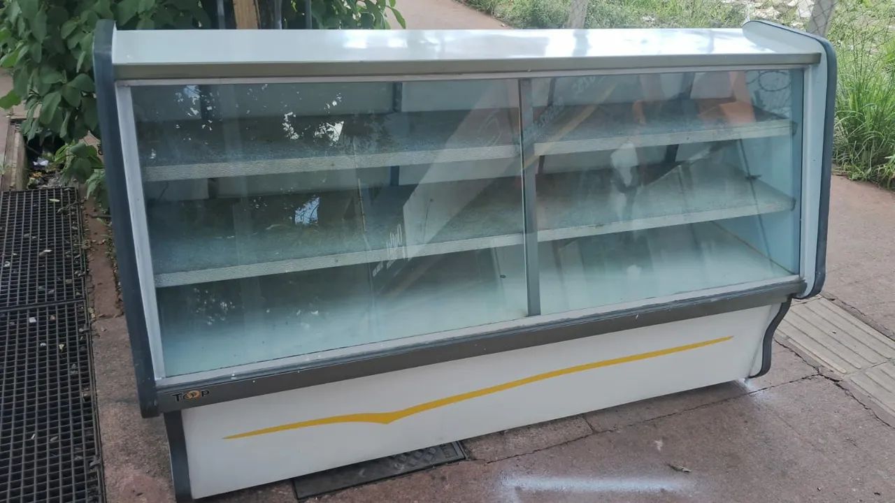 Balcão refrigerado Ormifrio, 2 metros, 110V, super conservado e com garantia. 
