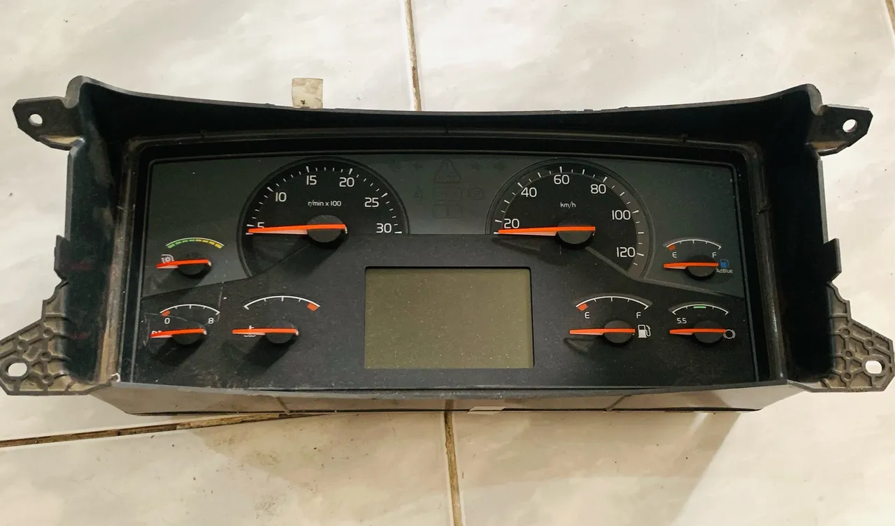 PAINEL DE INSTRUMENTOS VOLVO FH COM ARLA ORIGINAL USADO