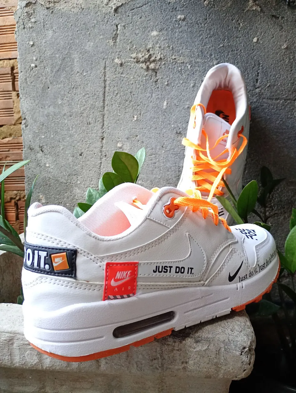 Tênis Nike Air Max 1 Just Do It - Branco e Laranja